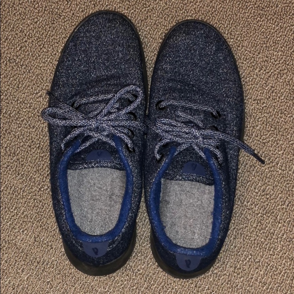 Dark blue allbirds wool runners size 9